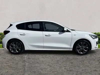 Used Ford Focus ST-Line 2022 White Hatchback