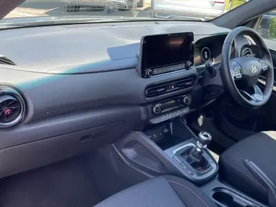Usado Hyundai Kona N Line 117 CV (86 kW) 2023 Gris SUV