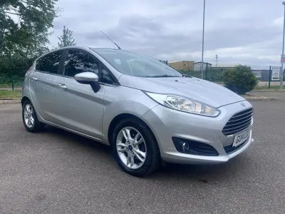 Używany Ford Fiesta Zetec 2014 Srebrny Hatchback