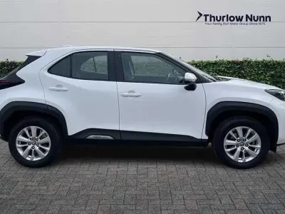 Usado Toyota Yaris Cross 116 HP (85 kW) 2024 Branco SUV