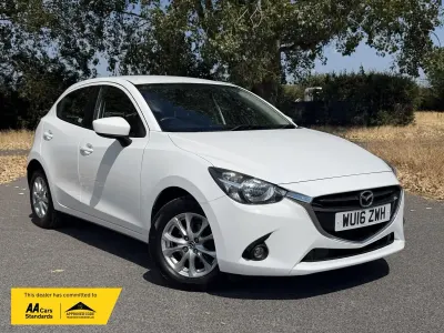 Used Mazda 2 75 HP (55 kW) 2016 White Hatchback