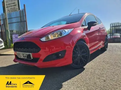 Używany Ford Fiesta Zetec 140 KM (102 kW) 2015 Czerwony Hatchback