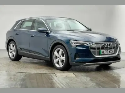 Usado Audi e-tron Advanced 230 kW (313 HP) 2020 Azul SUV