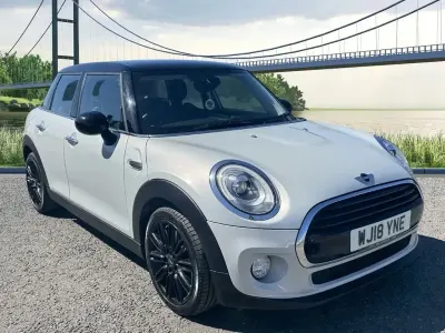 Begagnad Mini Cooper Hatch 136 HK (100 kW) 2018 Silver Halvkombi