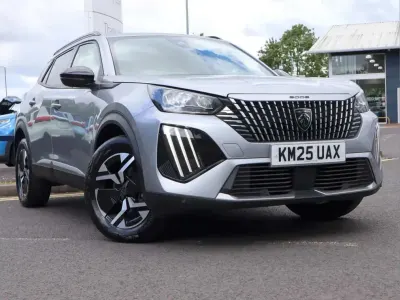 Usado Peugeot 2008 Allure 135 HP (99 kW) 2025 Cinzento SUV