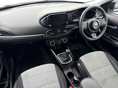 Used Fiat Tipo Cross 100 HP (73 kW) 2022 Silver Hatchback