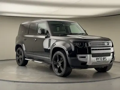 Used Land Rover Defender SE 300 HP (220 kW) 2023 Santorini black SUV