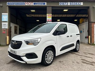 Used Vauxhall Combo Sportive 100 HP (73 kW) 2019 White MPV