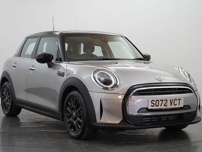 Usado Mini Cooper Classic 134 CV (98 kW) 2022 Plateado Utilitario
