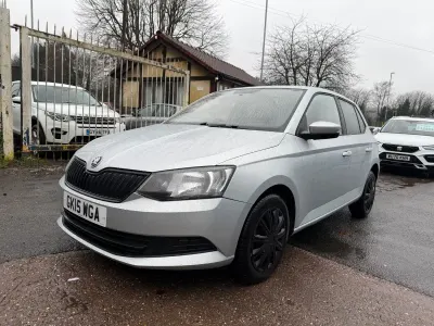 Usado Skoda Fabia 2015 Prateado Citadino