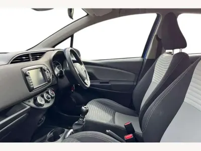 Used Toyota Yaris 111 HP (81 kW) 2017 Blue Hatchback