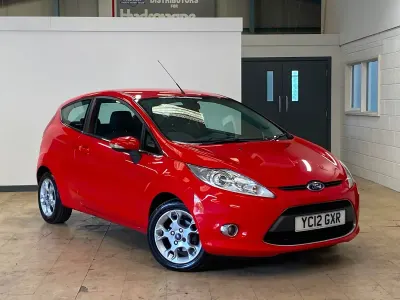 Used Ford Fiesta Zetec 82 HP (60 kW) 2012 Red Hatchback
