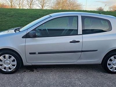 Silver Used 2010 Renault Clio II Extreme Hatchback | £1,995 (Fair price)
