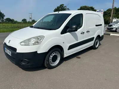 Begagnad Peugeot Partner S 2011 Vit Minibuss