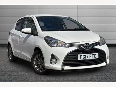 Used Toyota Yaris 99 HP (72 kW) 2017 White Hatchback