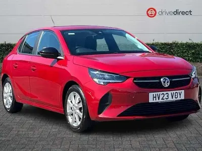 Usado Vauxhall Corsa Design Edition 100 CV (73 kW) 2023 Rojo Utilitario