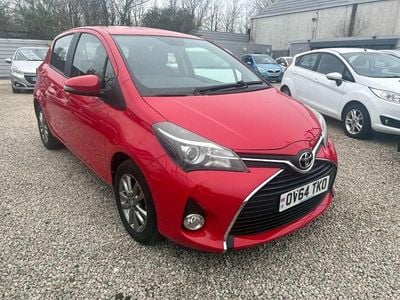 Used Toyota Yaris 99 HP (72 kW) 2014 Red Hatchback