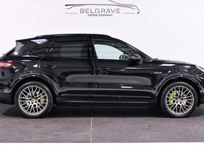 Begagnad Porsche Cayenne Platinum Edition 462 HK (339 kW) 2022 Svart SUV