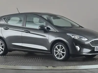 Używany Ford Fiesta Zetec 85 KM (62 kW) 2018 Szary Hatchback