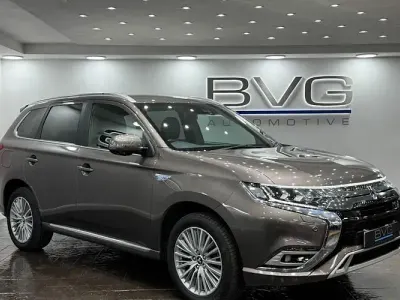 Begagnad Mitsubishi Outlander P-HEV 177 HK (130 kW) 2019 Brun Kombi