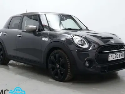 Usado Mini Cooper S Exclusive 192 HP (141 kW) 2020 Cinzento Citadino