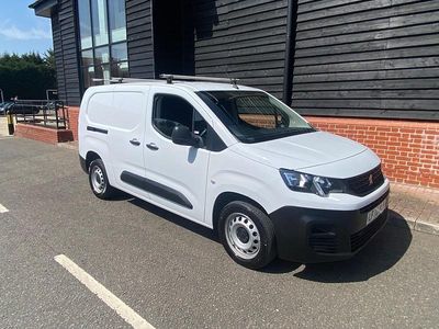 White Used 2023 Peugeot Partner Premium MPV | £9,990 (Fair price)