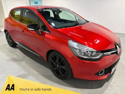 Used Renault Clio Dynamique 90 HP (66 kW) 2015 Red Hatchback