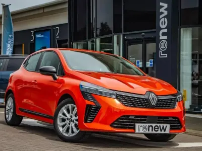 Used Renault Clio Evolution 90 HP (66 kW) 2024 Valencia orange  Hatchback