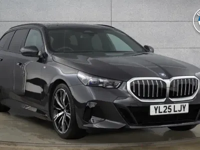 Usado BMW 530e M Sport 295 HP (216 kW) 2025 Cinzento Carrinha