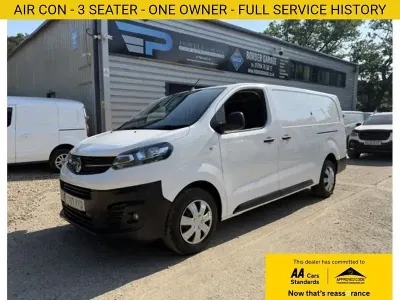 Used Vauxhall Vivaro 100 HP (73 kW) 2019 White MPV