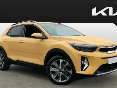 Second-hand Kia Stonic 120 CP (88 kW) 2024 Galben SUV
