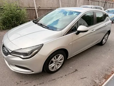 Used Vauxhall Astra 136 HP (100 kW) 2017 Silver Hatchback