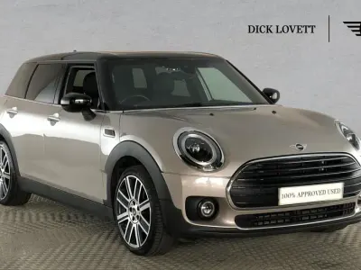 Usado Mini Cooper Clubman Exclusive 134 CV (98 kW) 2022 Gris Familiar