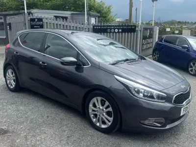 Begagnad Kia Ceed 2015 Silver Halvkombi