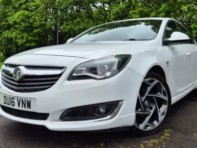 Used Vauxhall Insignia SRi 163 HP (119 kW) 2016 White Hatchback