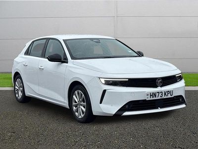 Used Vauxhall Astra Design Edition 130 HP (95 kW) 2023 White Hatchback