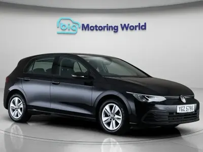 Second-hand VW Golf VIII S 110 CP (80 kW) 2022 Negru Hatchback