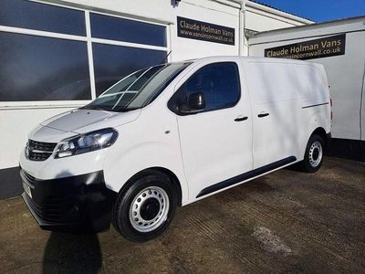 Used Vauxhall Vivaro S 145 HP (106 kW) 2022 White MPV