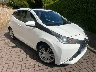 Used Toyota Aygo x-press 69 HP (50 kW) 2015 White Hatchback