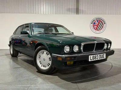 Used Jaguar XJ6 216 HP (158 kW) 2022 Green Sedan