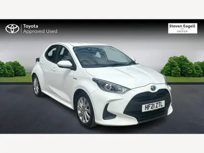Used Toyota Yaris 91 HP (66 kW) 2021 White Hatchback