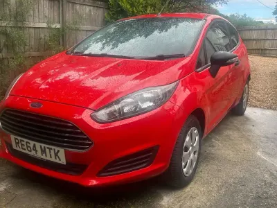 Used Ford Fiesta Studio 60 HP (44 kW) 2014 Red Hatchback