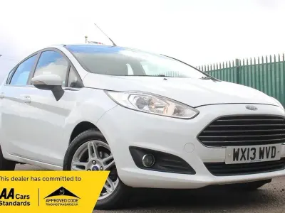 Second-hand Ford Fiesta Zetec 2013 Alb Hatchback