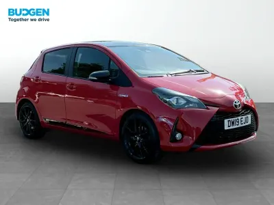 Used Toyota Yaris Hybrid Sport 100 HP (73 kW) 2019 Red/black Hatchback