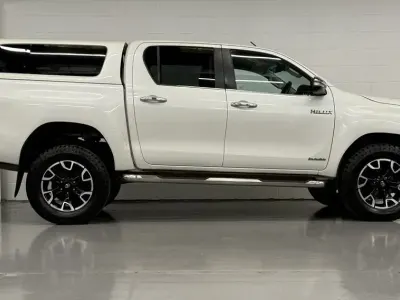 Used Toyota HiLux 150 HP (110 kW) 2017 White Pickup