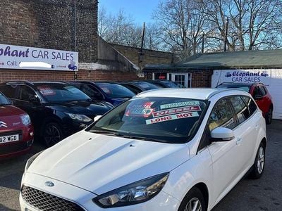 Used Ford Focus Zetec 120 HP (88 kW) 2015 White Estate