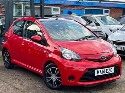 Used Toyota Aygo 68 HP (50 kW) 2014 Multicoloured Hatchback