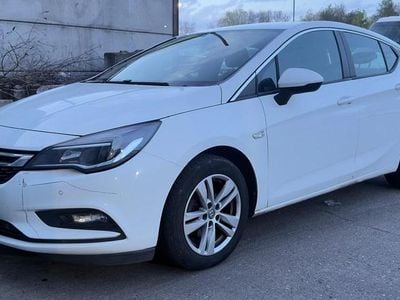 Used Vauxhall Astra 110 HP (80 kW) 2018 White Hatchback