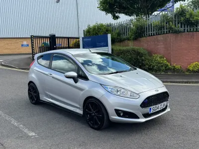 Usado Ford Fiesta Zetec 2014 Prateado Citadino