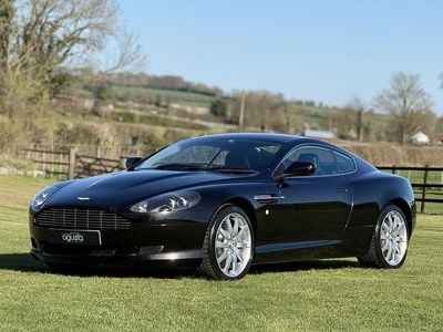 Begagnad Aston Martin DB9 456 HK (335 kW) 2005 Svart Sportkupé